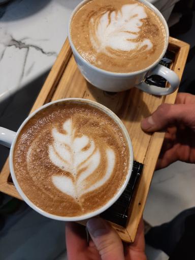 عکس کافه فانوس شب 