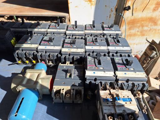 عکس آهن‌آلات بندر