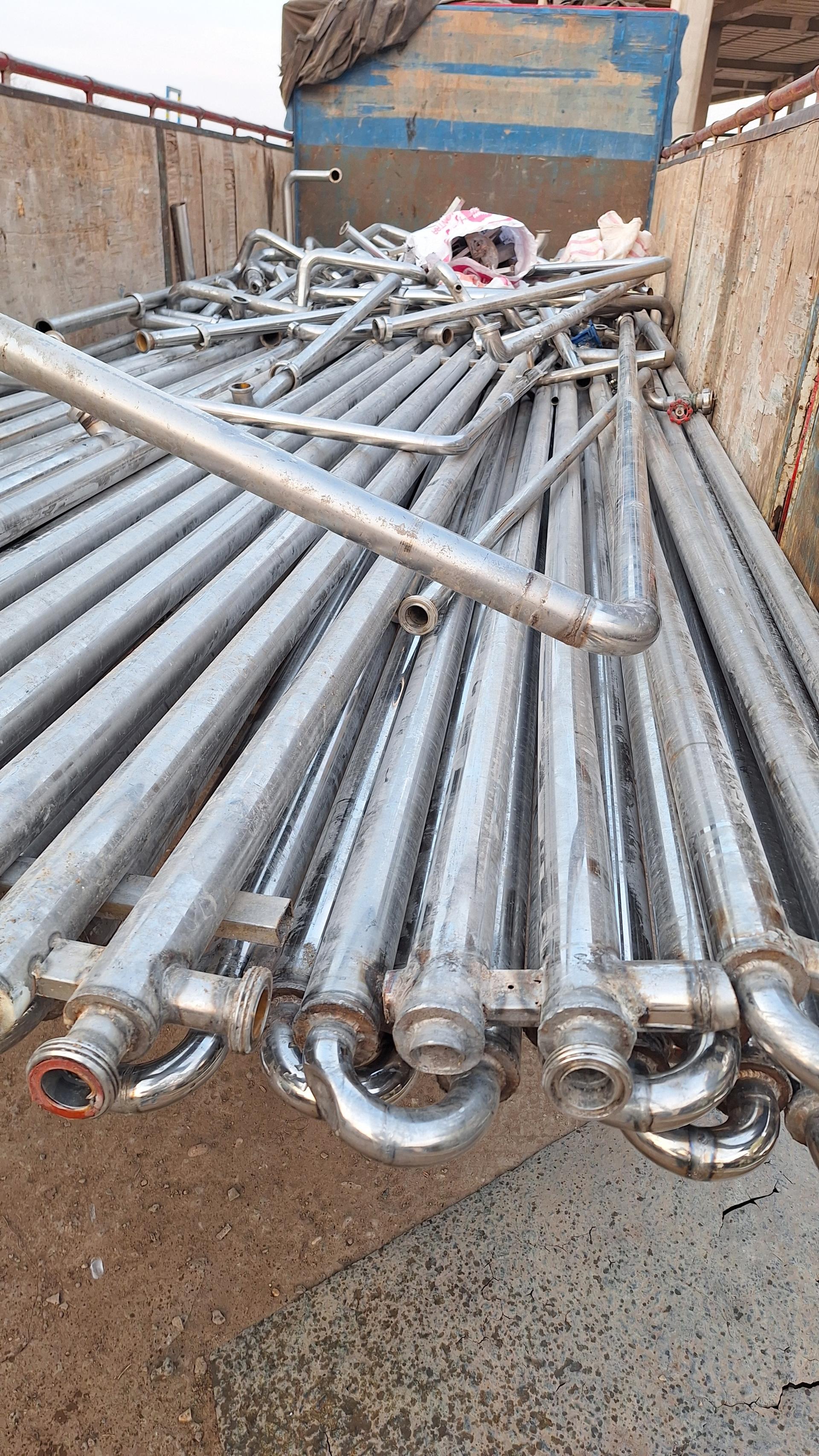 عکس آهن‌آلات بندر