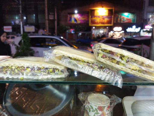 عکس آبمیوه بستنی فروشی چهارفصل 