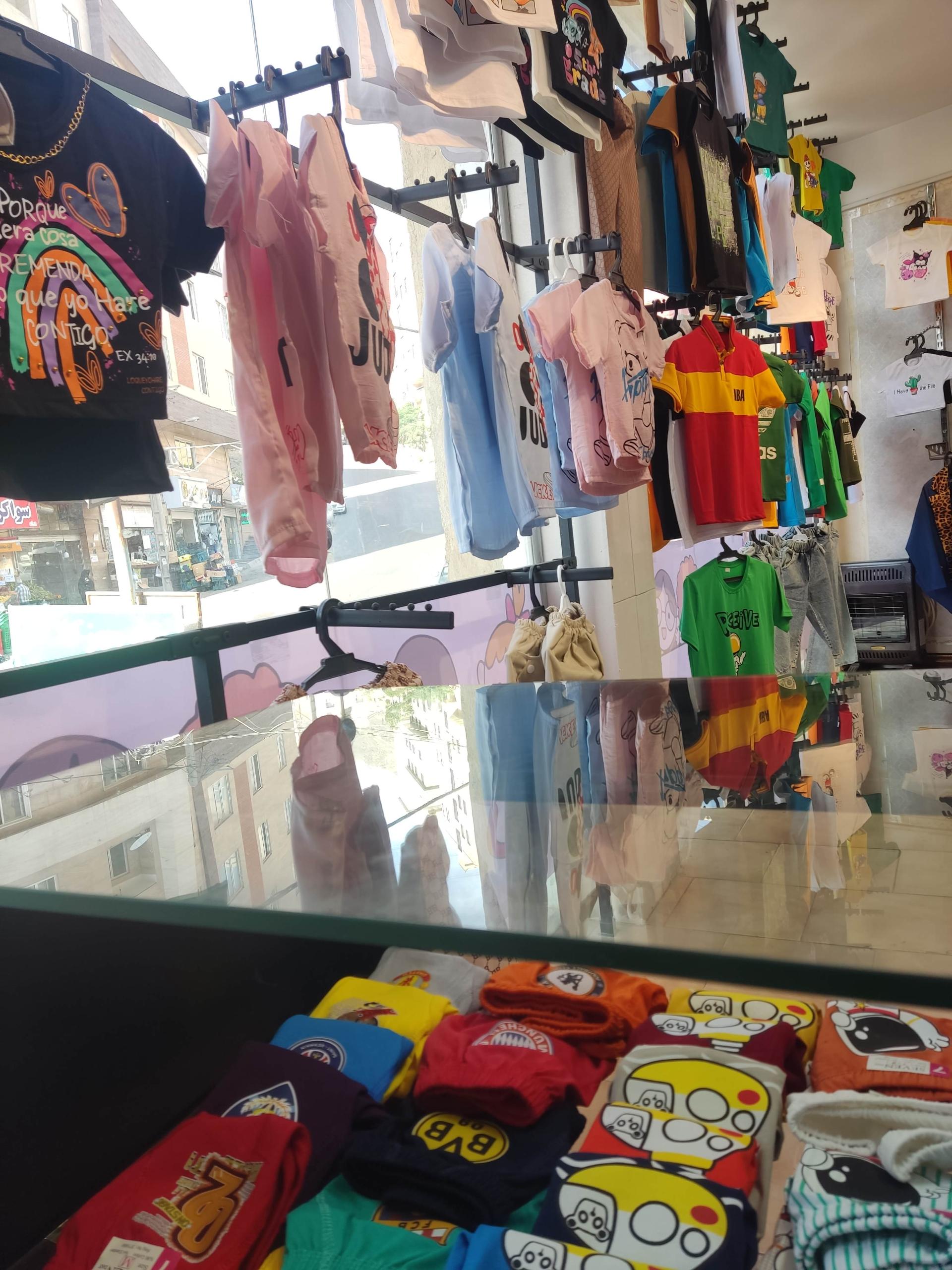 عکس فروشگاه پوشاک کودک و نوجوان تی تیش لند