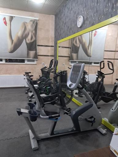 عکس باشگاه ورزشی بانوان آیتک