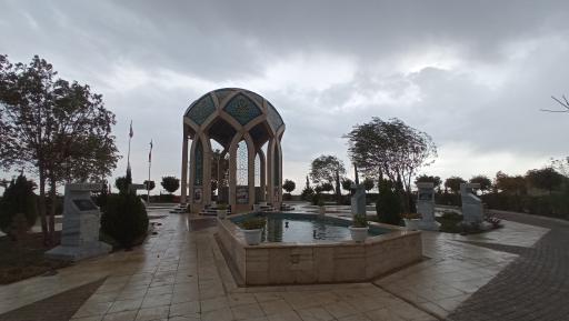 عکس یادمان شهدای گمنام دانشگاه آزاد علوم و تحقیقات