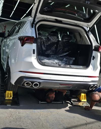 عکس تشخیص رنگ خودرو مدرن