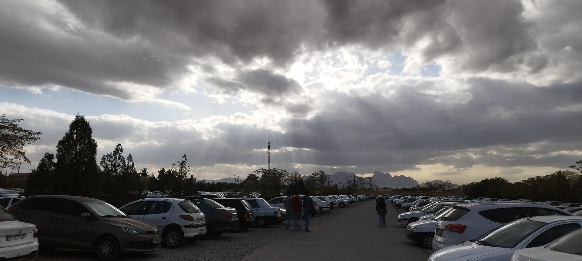 عکس پارکینگ دانشگاه خوراسگان