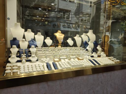 عکس طراحی و ساخت ویترین طلا و جواهر نوین دکور