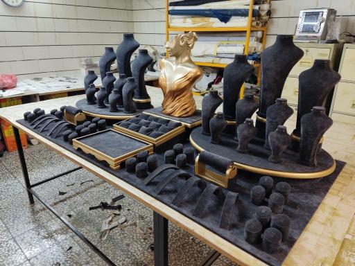 عکس طراحی و ساخت ویترین طلا و جواهر نوین دکور