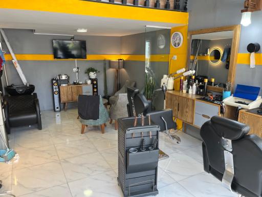 عکس آرایشگاه مردانه آرمین آذری زیرو