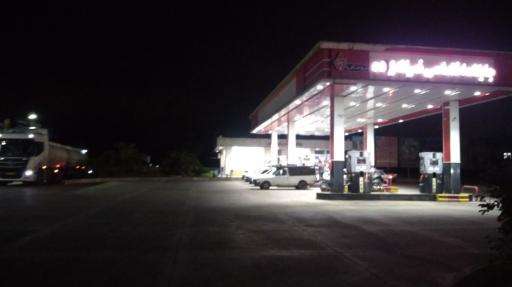 عکس پمپ بنزین روستای داخل