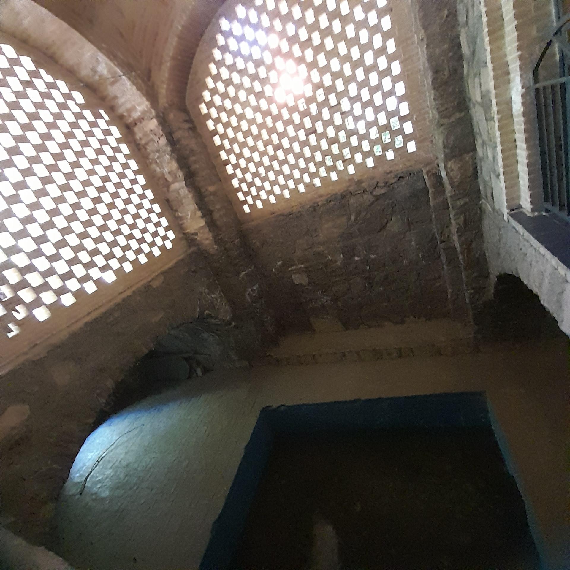 عکس مقبره باباپیر (شیخ ابا عدنان قریشی)