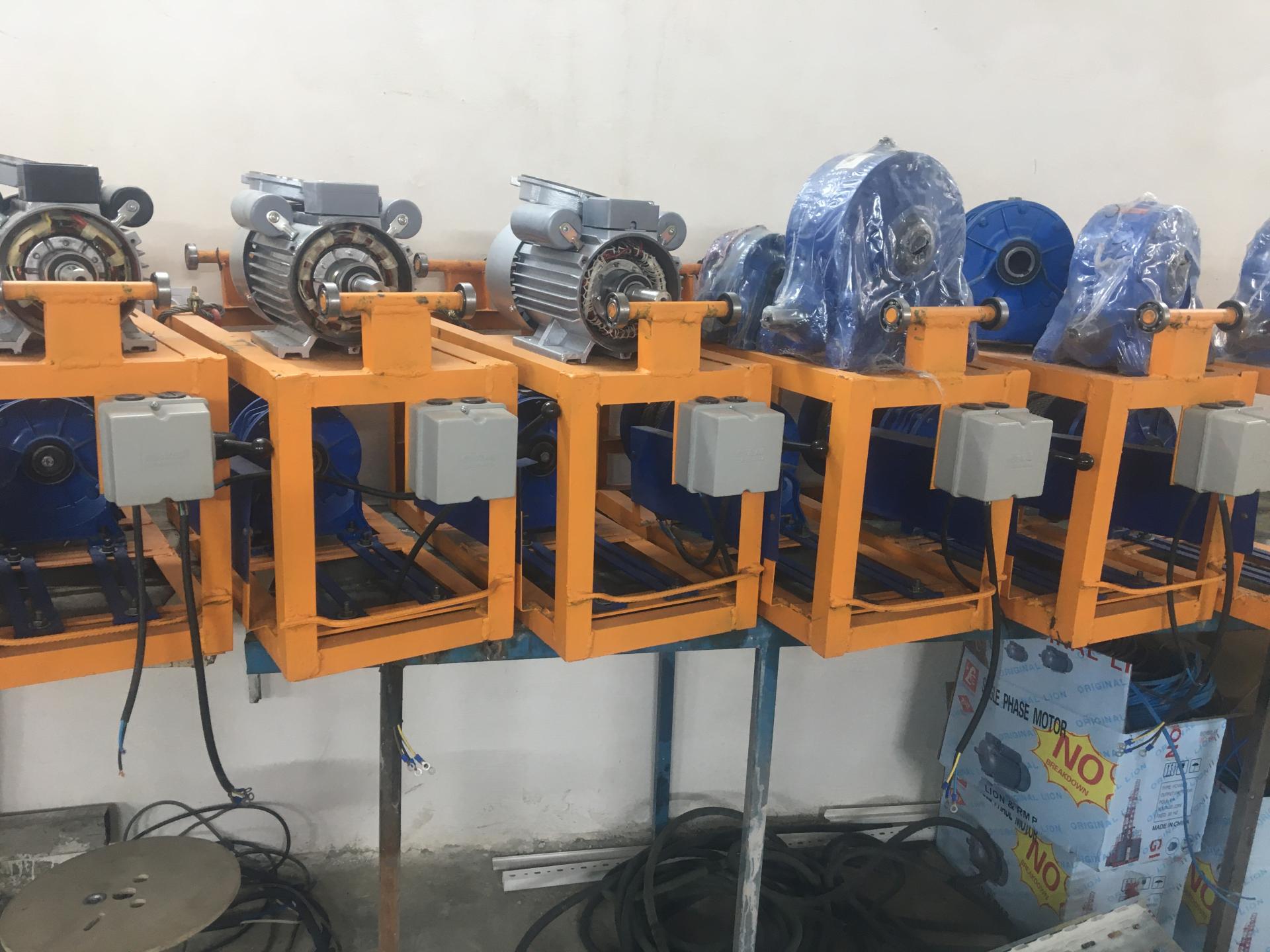 عکس تعمیرگاه لوازم ساختمانی و ادوات باغداری