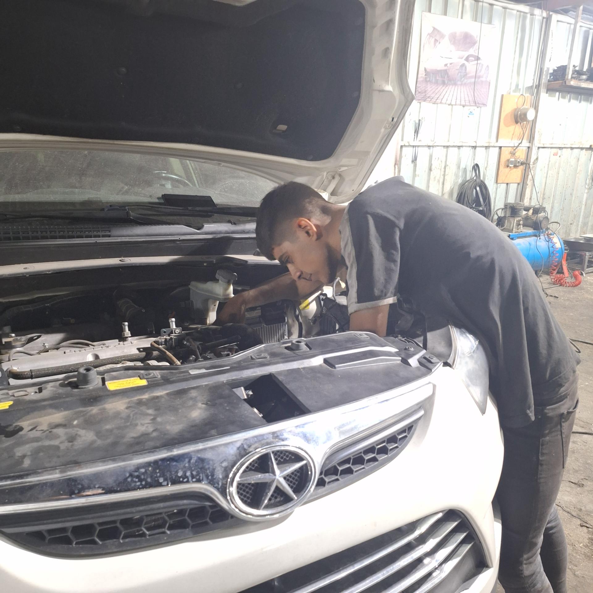 عکس مکانیکی تخصصی انواع خودرو ایرانی و خارجی استاد محمد