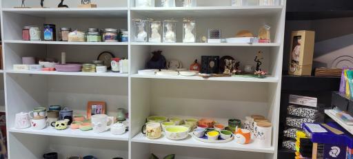 عکس نشر چشمه دلشدگان