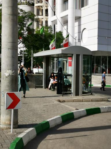 عکس ایستگاه اتوبوس شهید بابانظر 52