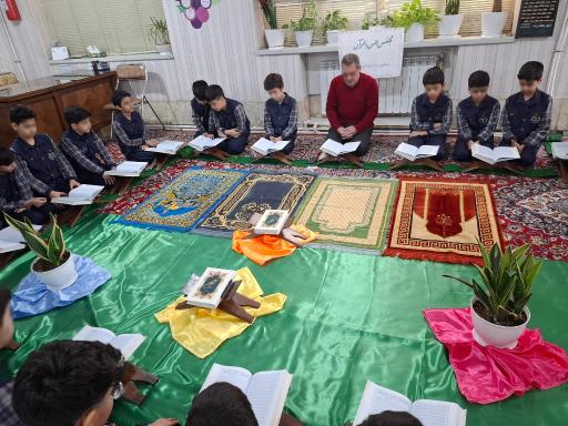 عکس دبستان پسرانه ذهن خلاق