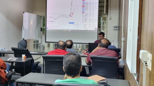 عکس آکادمی استاد ترید