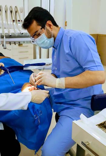 عکس دندانپزشکی دکتر نقوی