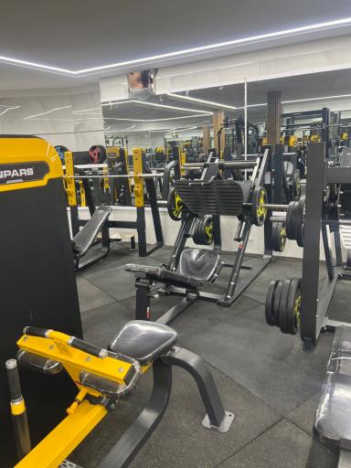 عکس باشگاه تناسب اندام آریستا