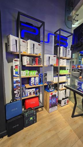 عکس فروشگاه گیم باس