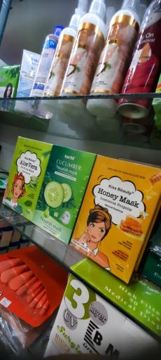 عکس فروشگاه آرایشی رومنس