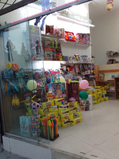 عکس اسباب بازی و لوازم تحریر موسوی