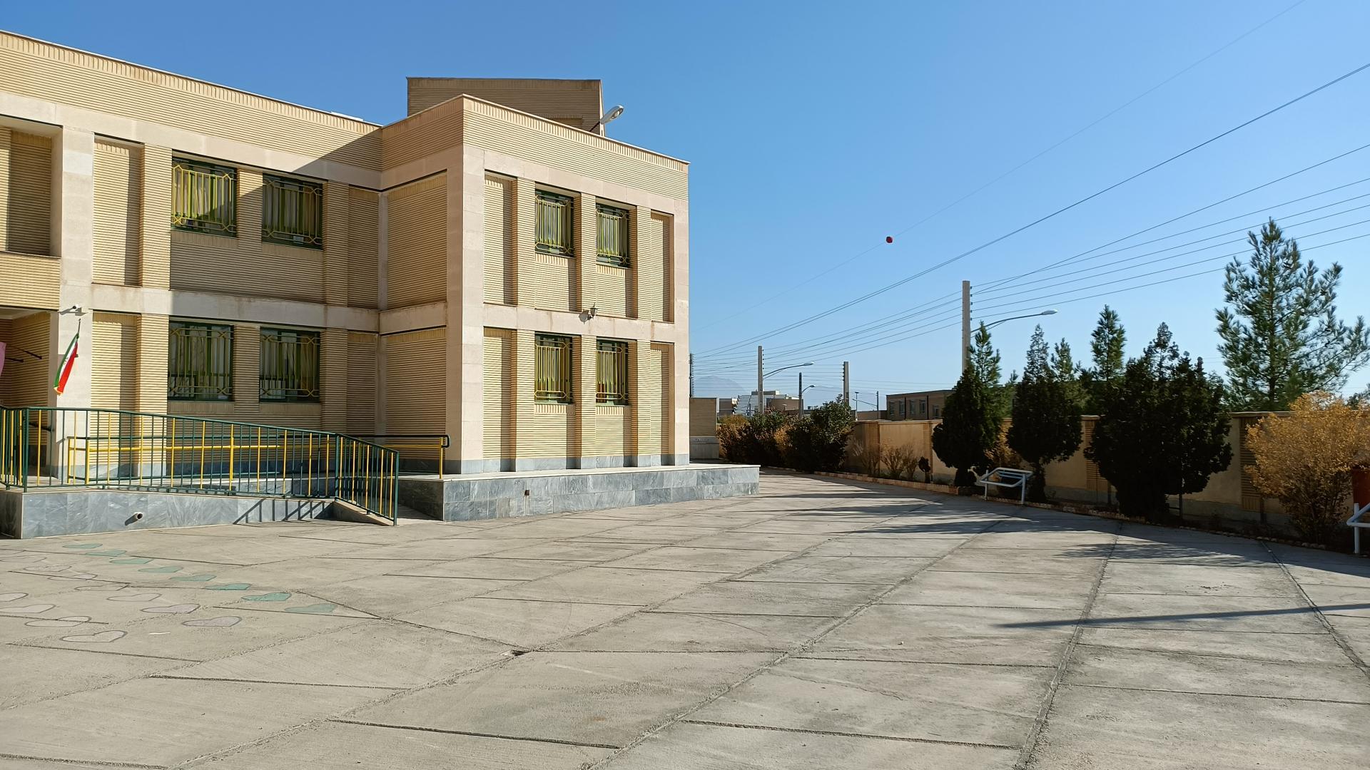 عکس مدرسه مادر