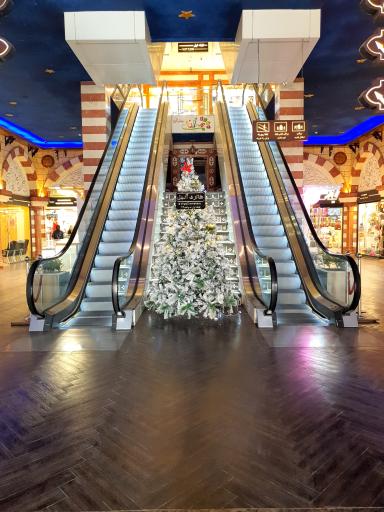 عکس مرکز خرید ایرانیان