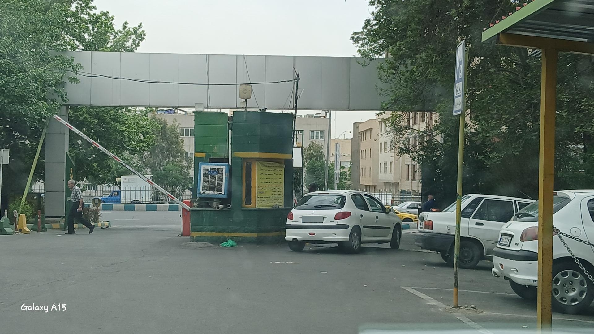 عکس درب شمالی بازار میوه و تره بار و فروشگاه شهروند(قزل قلعه)