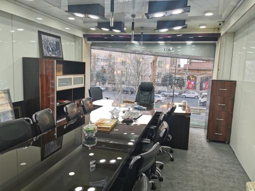 عکس مشاورین املاک پوربمانی