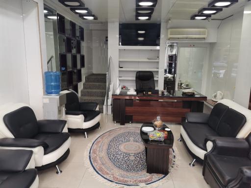 عکس مشاورین املاک پوربمانی