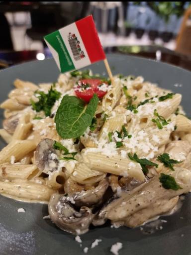 عکس فود کورت کیان سنتر 2