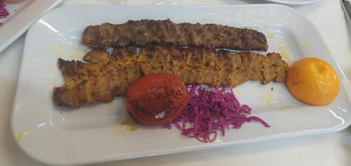 عکس رستوران جوان هنرور