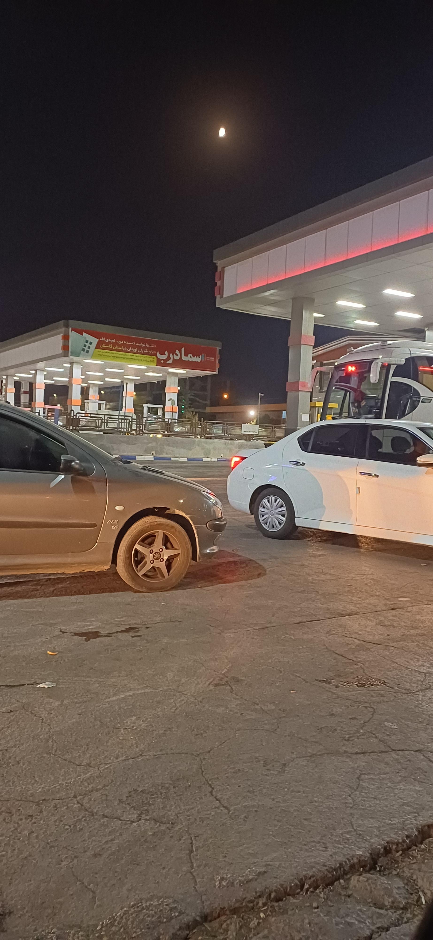 عکس پمپ بنزین عابدی