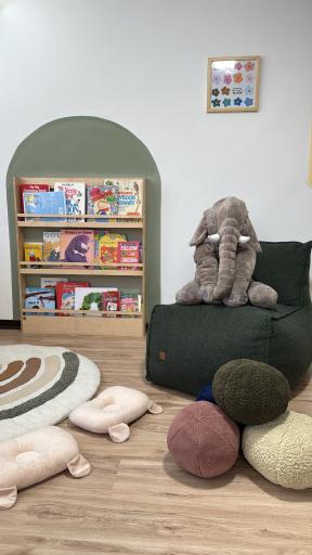 عکس آکادمی زبان کودک بلوم