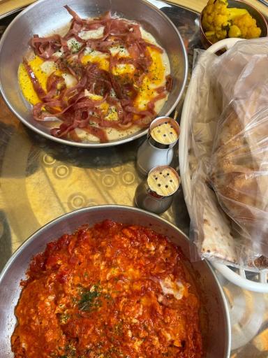 عکس باغ رستوران مهر و ماه