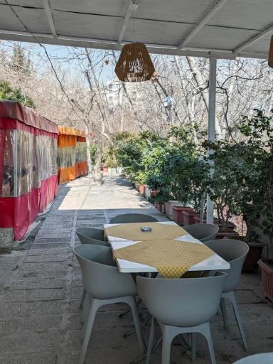 عکس باغ رستوران مهر و ماه