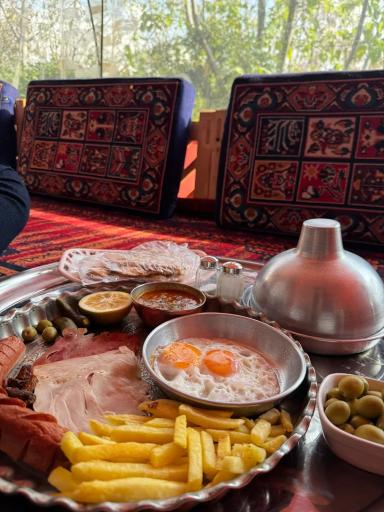 عکس باغ رستوران مهر و ماه