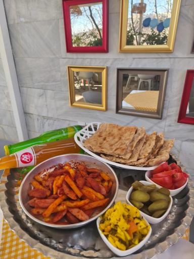 عکس باغ رستوران مهر و ماه