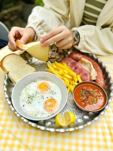 عکس باغ رستوران مهر و ماه