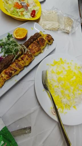 عکس رستوران جوان هنرور