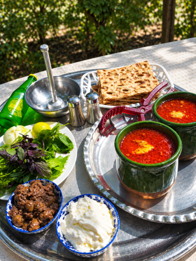 عکس باغ رستوران مهر و ماه