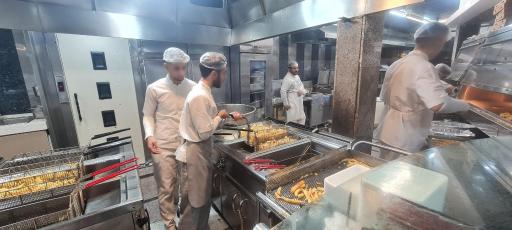 اغذیه نشاط (شعبه مرکزی)