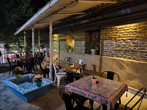 عکس کافه کتاب ارغوان