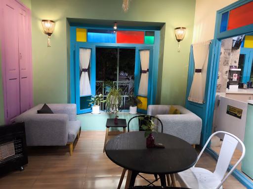 عکس کافه کتاب ارغوان