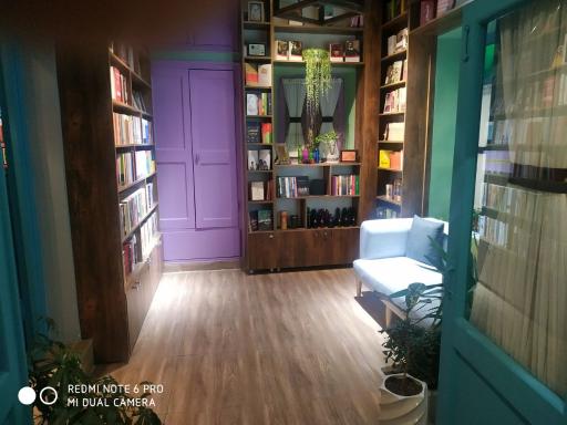 عکس کافه کتاب ارغوان