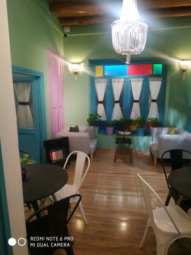 عکس کافه کتاب ارغوان