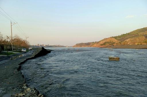 عکس دریاچه بند گلستان