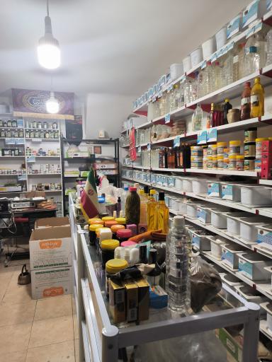 عکس عطاری و گیاهان دارویی بهشت