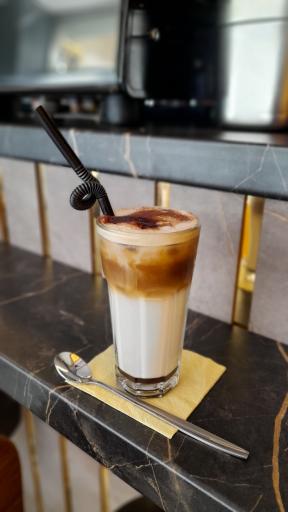 عکس کافه آوا