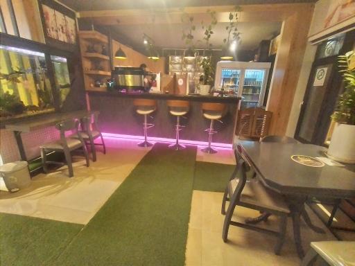 عکس کافی شاپ مهر و ماه